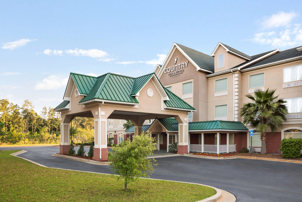 photo 1 of Country Inn & Suites by Radisson, Albany, GA