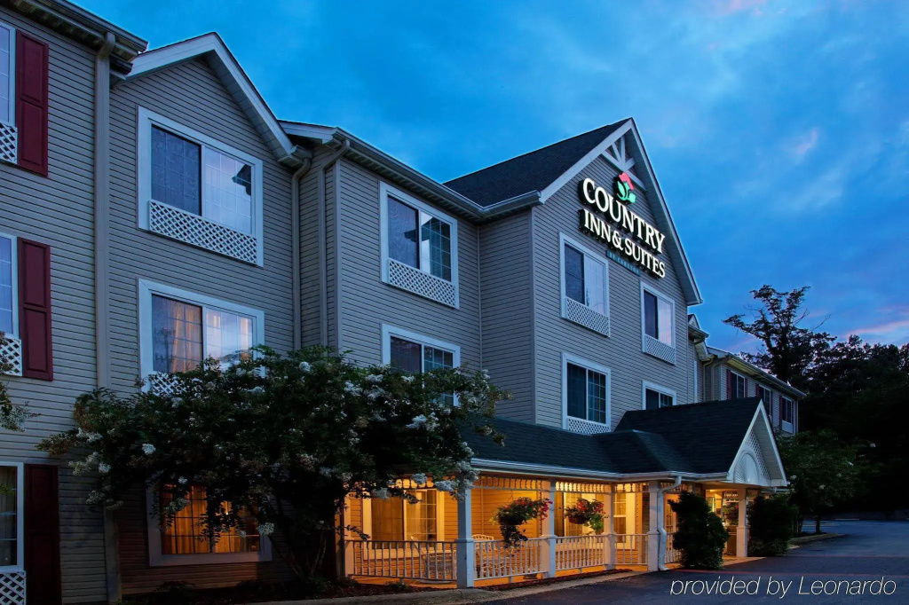 photo 1 of Country Inn & Suites by Radisson, Asheville - Outlet Mall