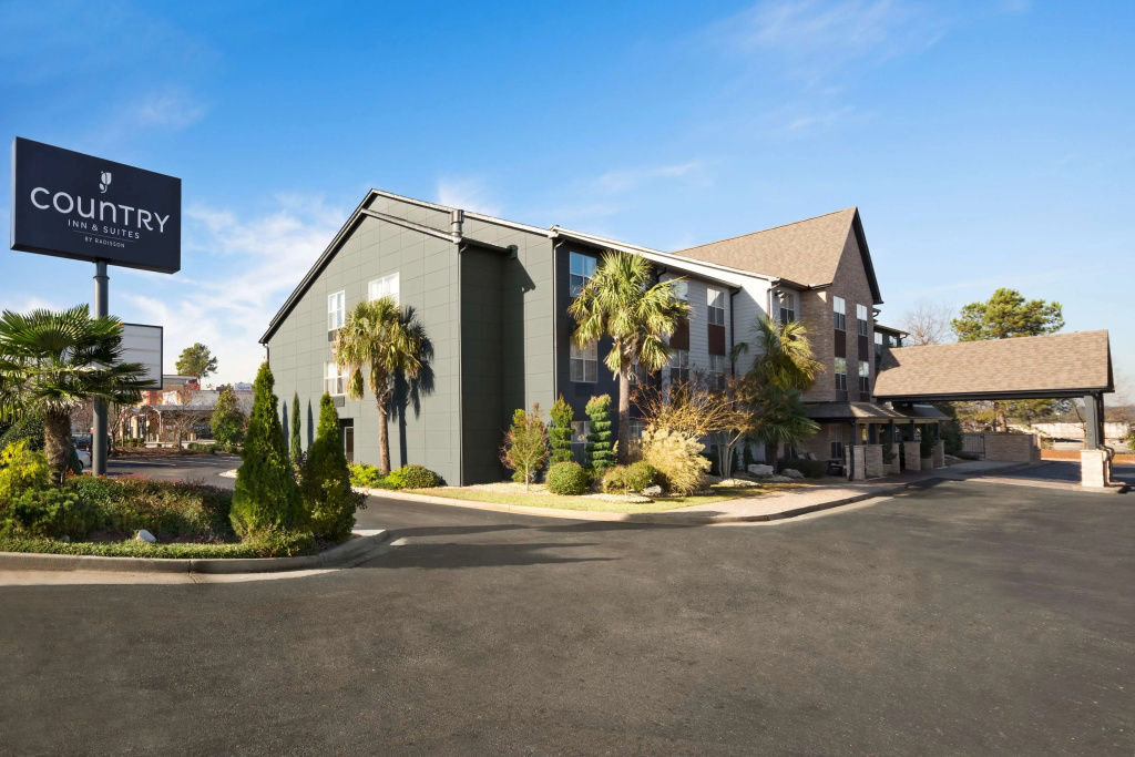 photo 1 of Baymont Inn & Suites by Wyndham Morrow/Atlanta I-75 South