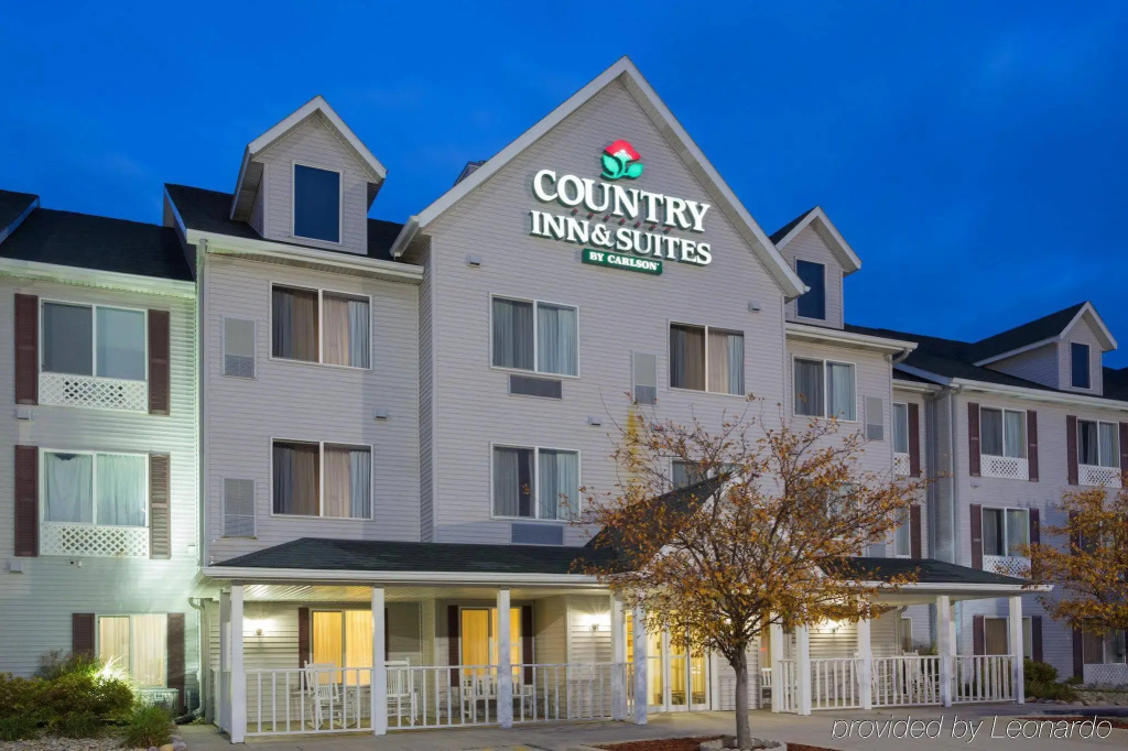 photo 1 of Country Inn & Suites by Radisson, Bloomington-Normal Airport, IL