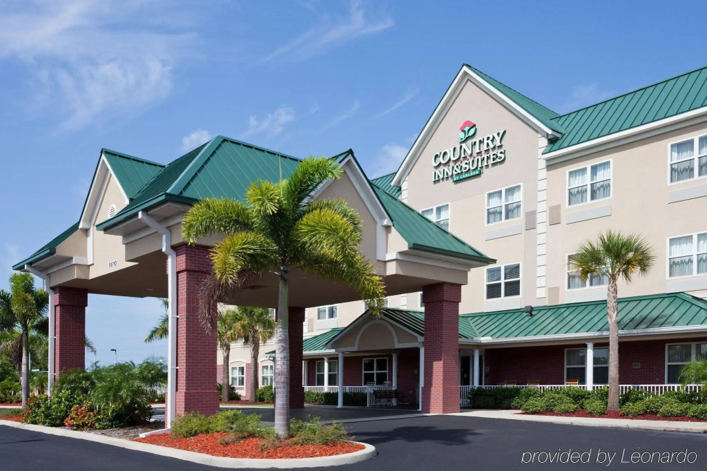 photo 1 of Country Inn & Suites by Radisson, Bradenton-Lakewood Ranch, FL