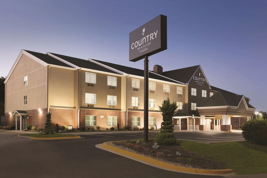 photo 1 of Country Inn & Suites by Radisson, Washington, D.C. East - Capitol Heights, MD