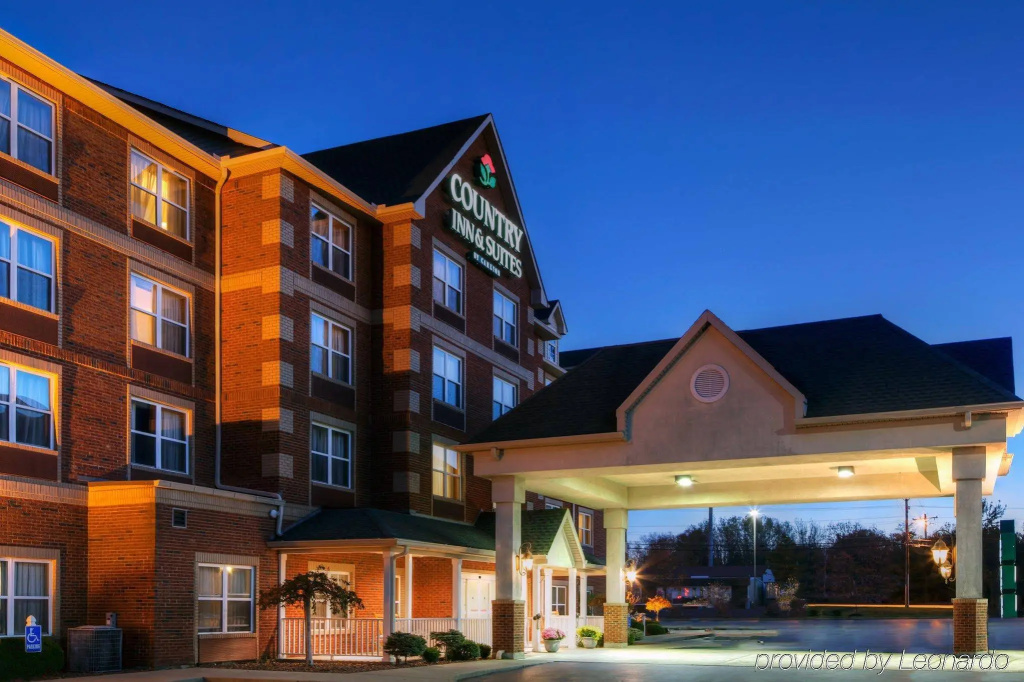 photo 1 of Country Inn & Suites by Radisson, Cincinnati Airport, KY