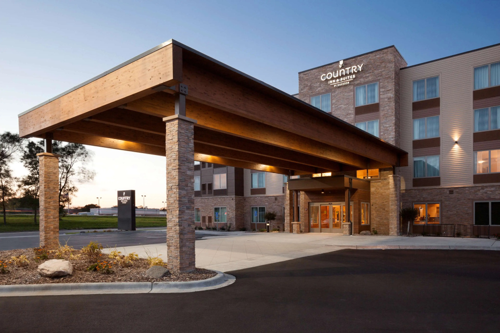 photo 1 of Country Inn & Suites by Radisson, Clarksville, TN
