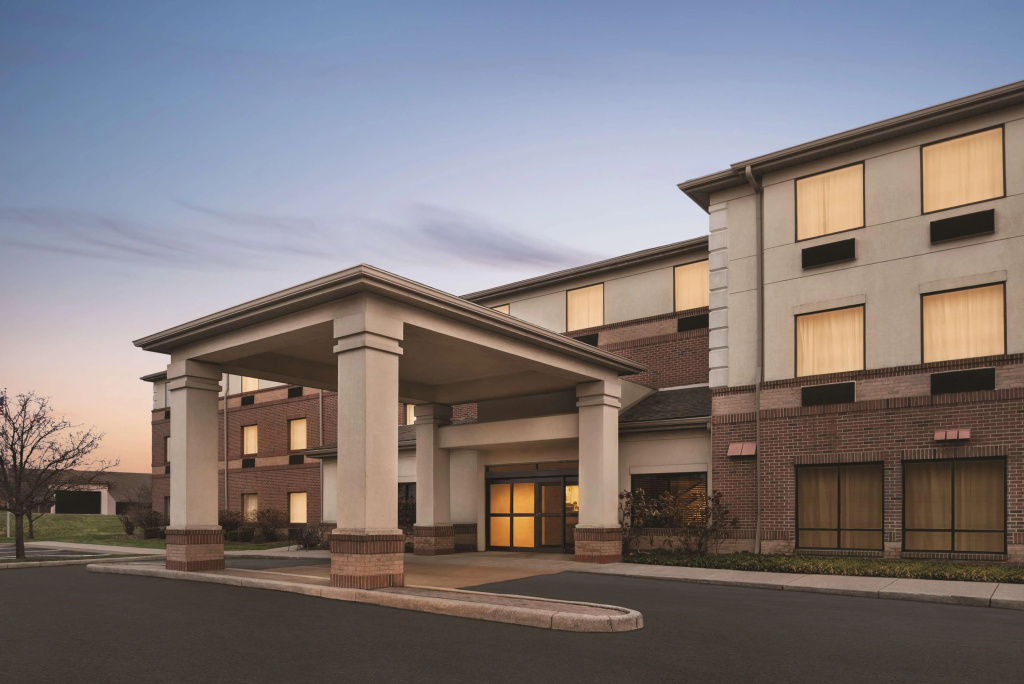 photo 1 of Country Inn & Suites by Radisson, Dayton South, OH