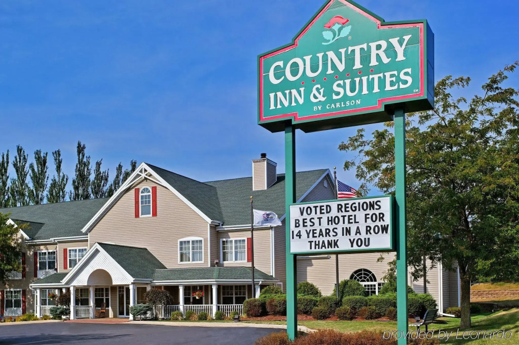 photo 1 of Country Inn & Suites by Radisson, Freeport, IL