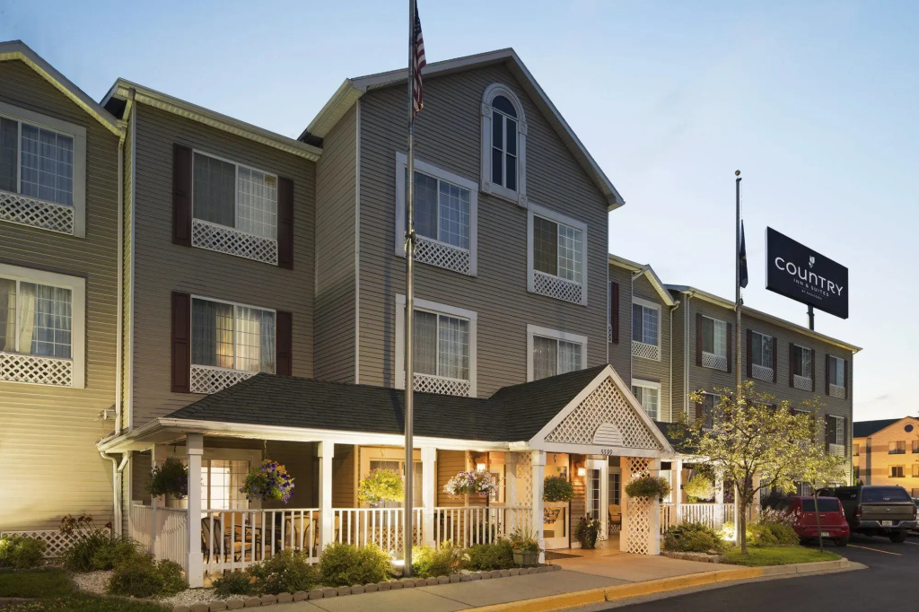 photo 1 of Country Inn & Suites by Radisson, Grand Rapids Airport, MI