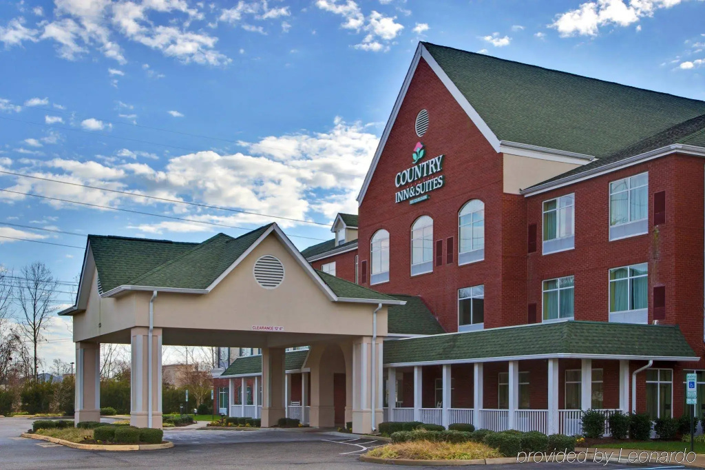 photo 1 of Comfort Inn & Suites Hampton near Coliseum