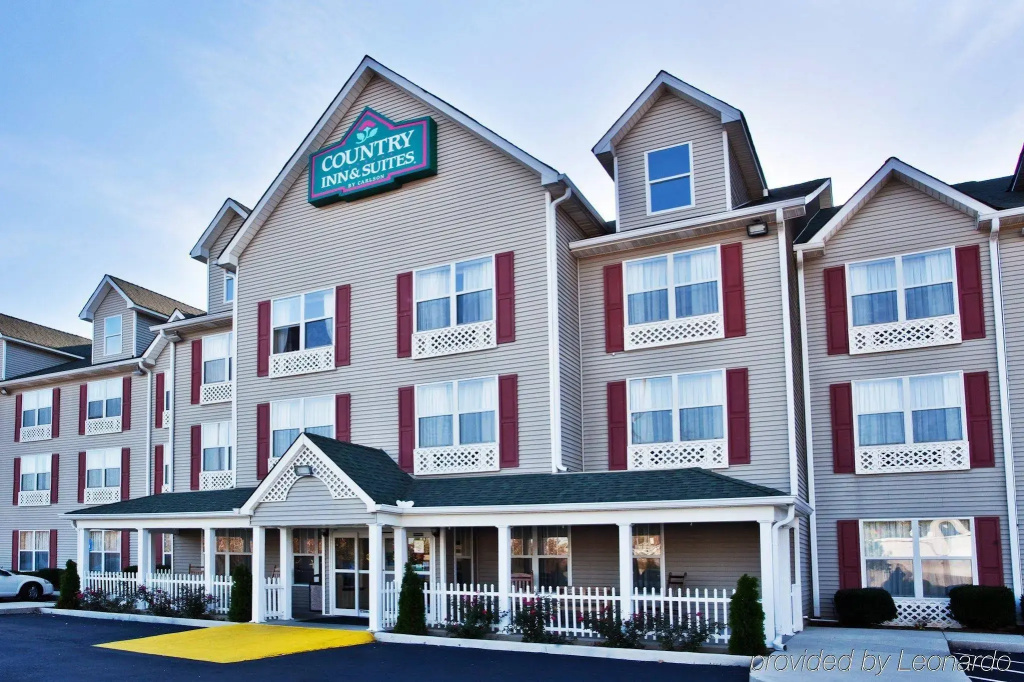 photo 1 of Country Inn & Suites by Radisson, Hiram, GA