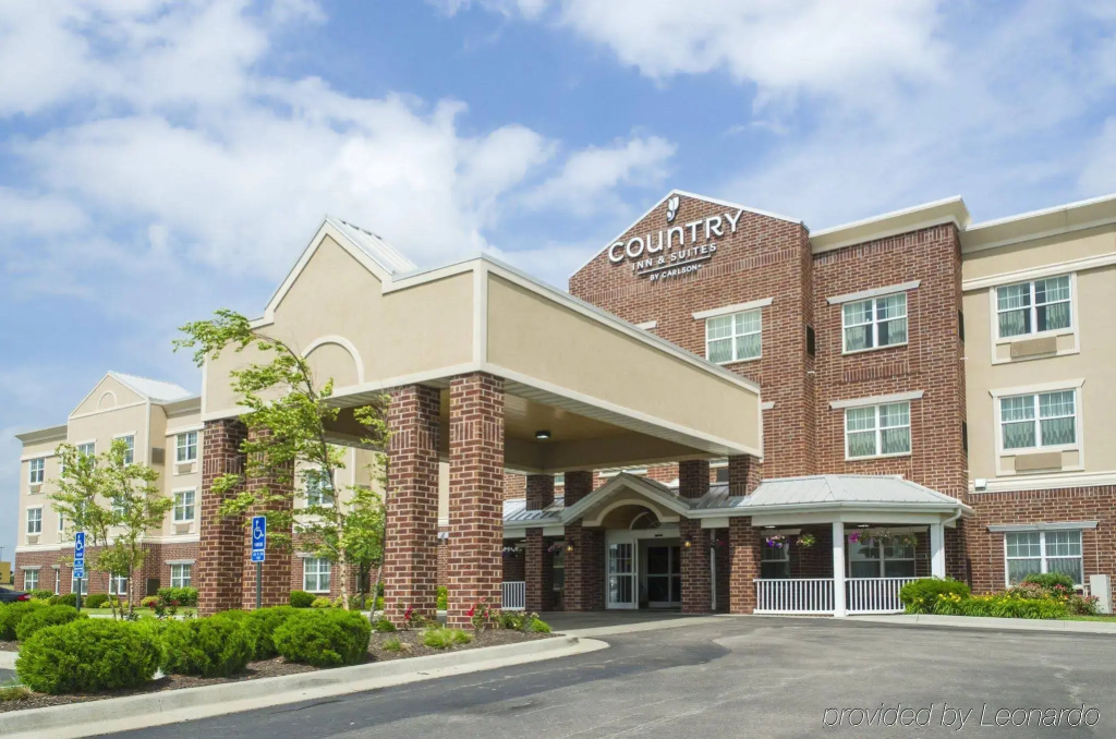 photo 1 of Country Inn & Suites by Radisson, Kansas City at Village West, KS