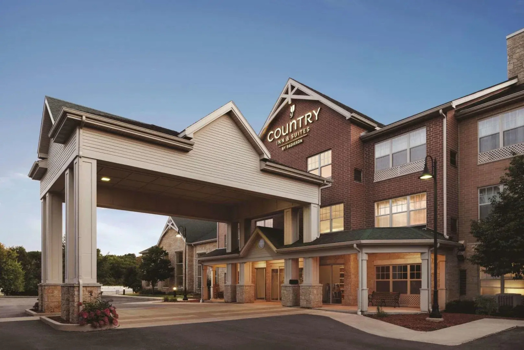 photo 1 of Country Inn & Suites by Radisson, Madison Southwest, WI