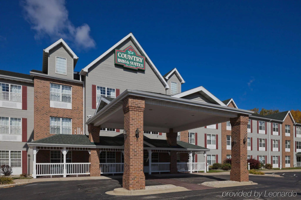photo 1 of Country Inn & Suites by Radisson, Milwaukee Airport, WI