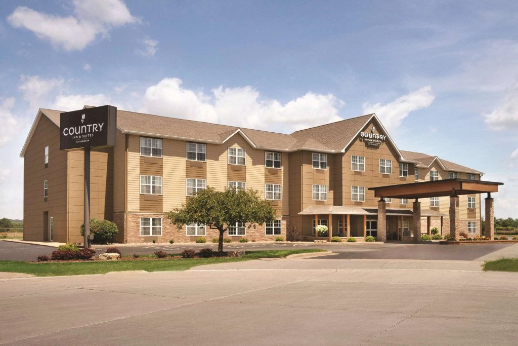 photo 1 of Country Inn & Suites by Radisson, Moline Airport