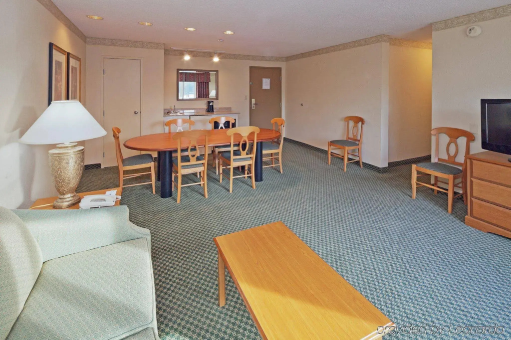 photo 1 of Country Inn & Suites by Radisson, Montgomery East, AL