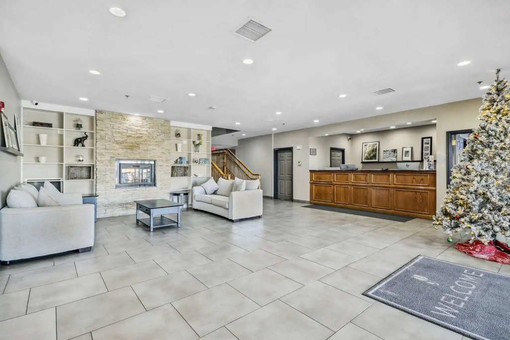 photo 1 of Country Inn & Suites by Radisson, Chicago O'Hare South, IL