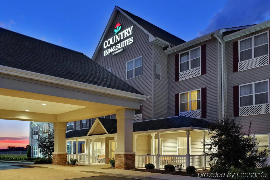 photo 1 of Country Inn & Suites by Radisson, Peoria North, IL