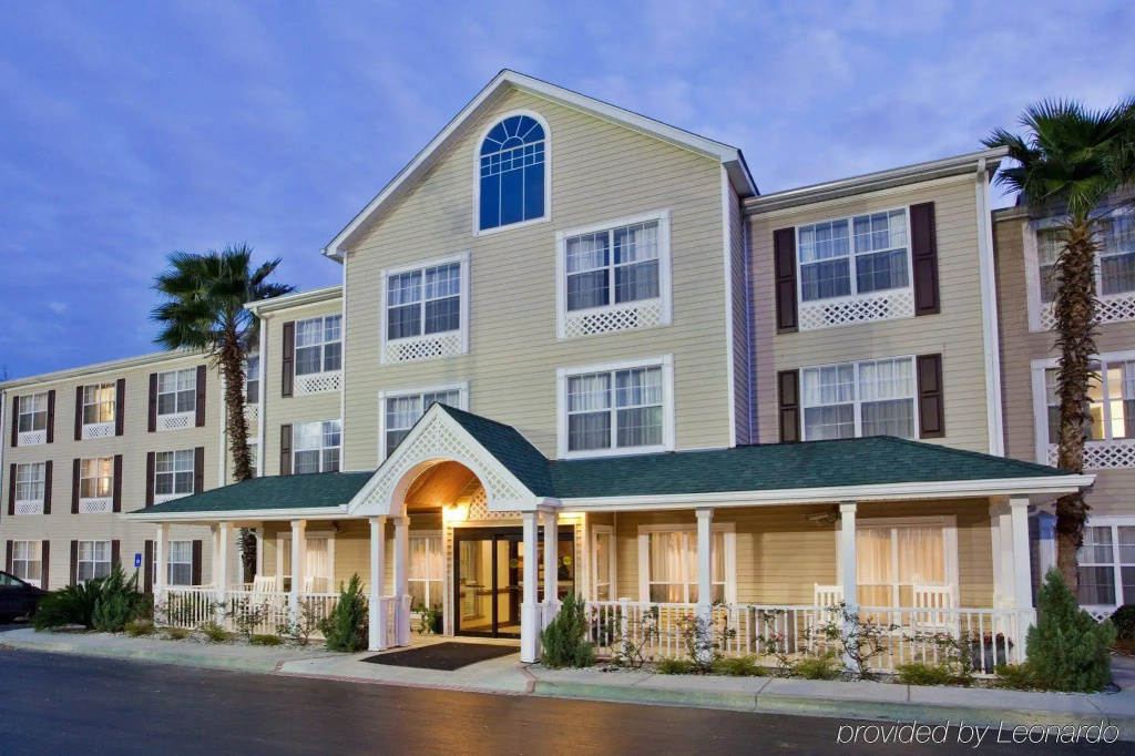 photo 1 of Country Inn & Suites by Radisson, Savannah Midtown, GA