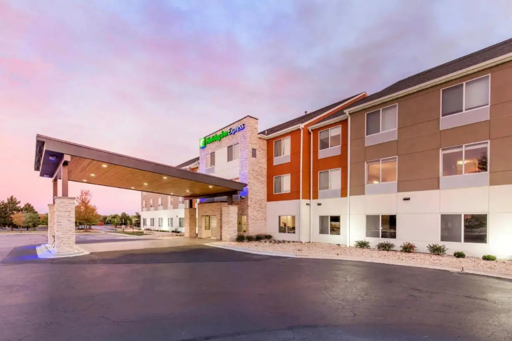 photo 1 of Holiday Inn Express & Suites Chicago West - St Cha