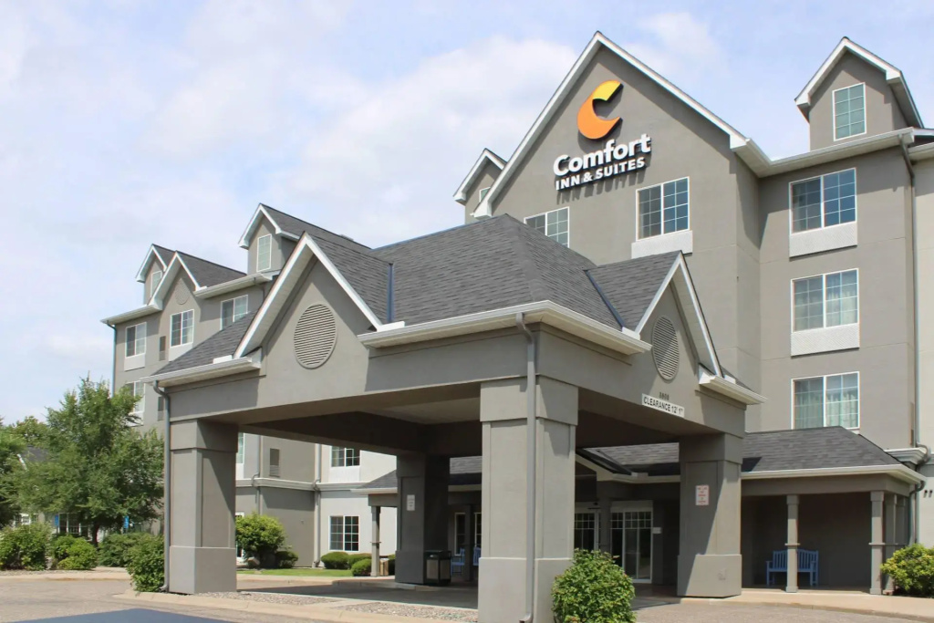 photo 1 of Comfort Inn & Suites St. Paul Northeast