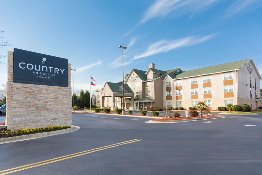 photo 1 of Country Inn & Suites by Radisson, Stone Mountain, GA