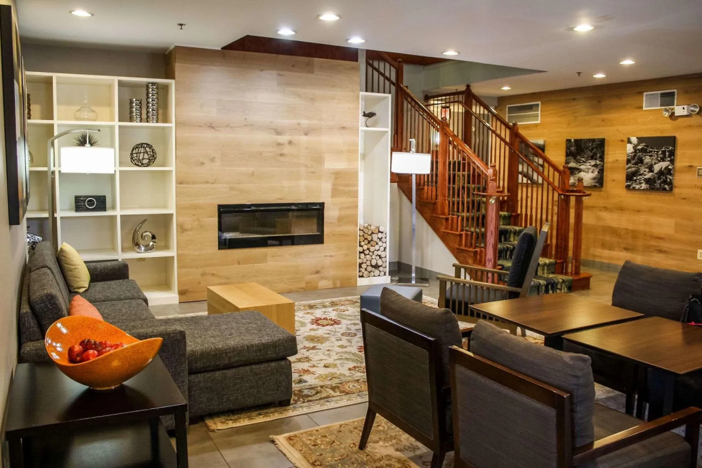 photo 1 of Country Inn & Suites by Radisson, Washington Dulles International Airport, VA