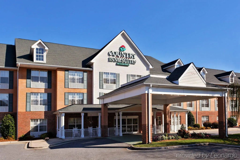photo 1 of Country Inn & Suites by Radisson, Charlotte University Place, NC