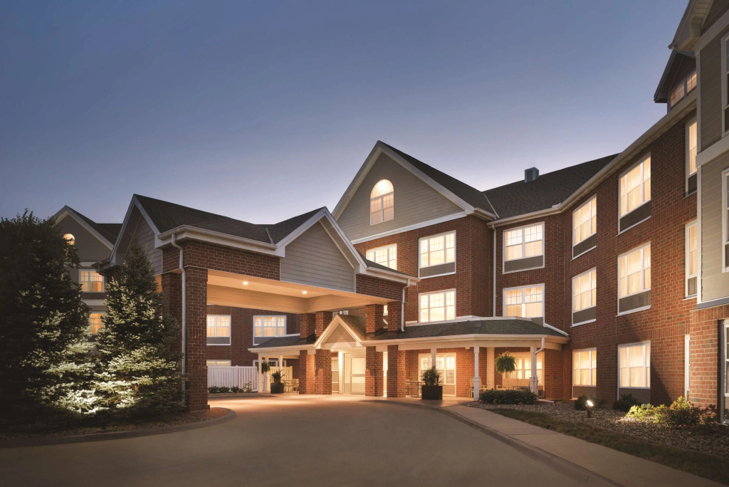 photo 1 of Country Inn & Suites by Radisson, Des Moines West, IA