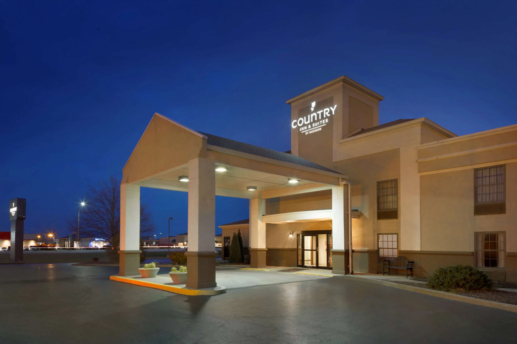 photo 1 of Country Inn & Suites by Radisson, Greenfield, IN