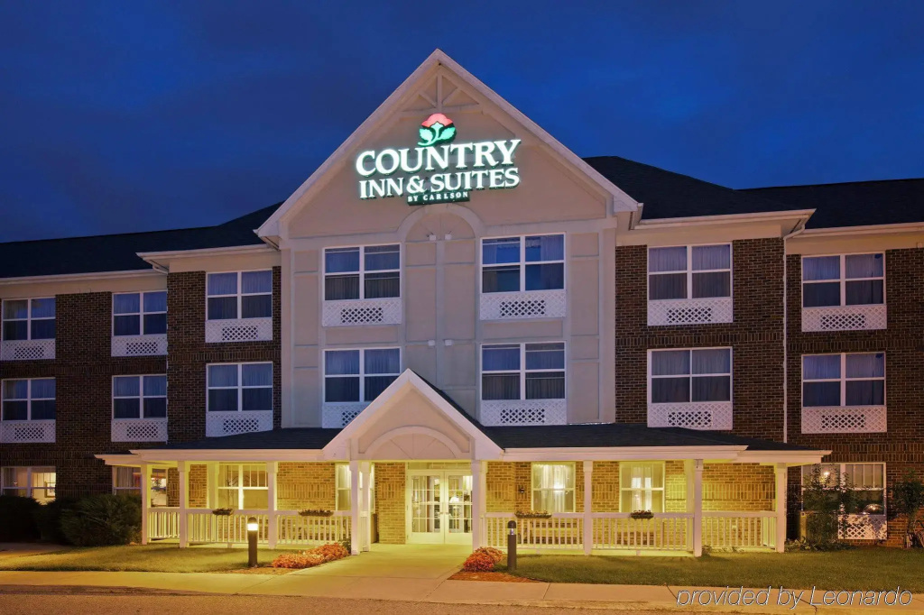 photo 1 of Country Inn & Suites by Radisson, Lansing, MI