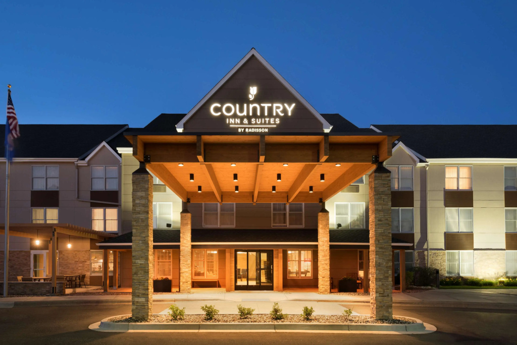 photo 1 of Country Inn & Suites by Radisson, Minneapolis West, MN