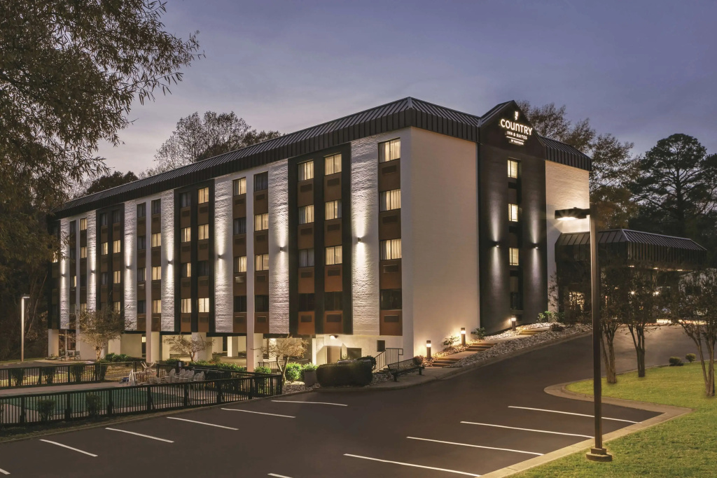 photo 1 of Country Inn & Suites by Radisson, Williamsburg East (Busch Gardens), VA