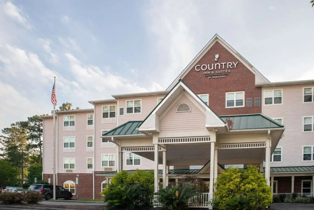 photo 1 of Country Inn & Suites by Radisson, Wilmington, NC
