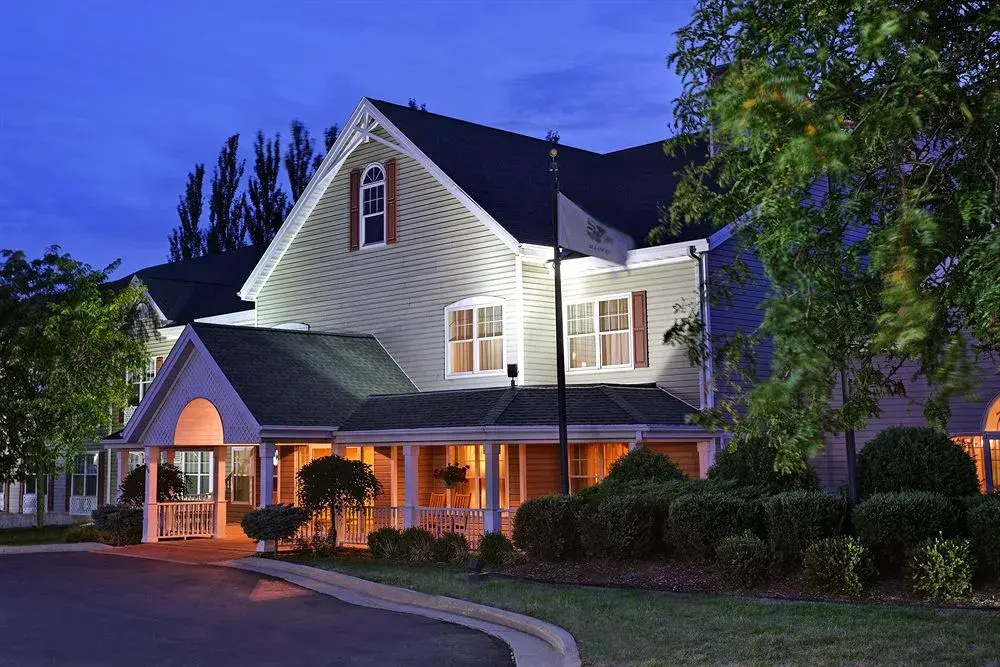 photo 1 of Country Inn & Suites By Carlson, Freeport, IL