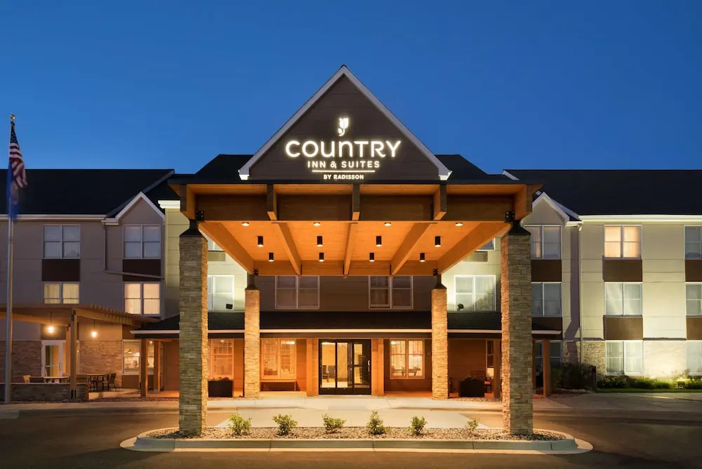 photo 1 of Country Inn & Suites by Radisson, Minneapolis West, MN