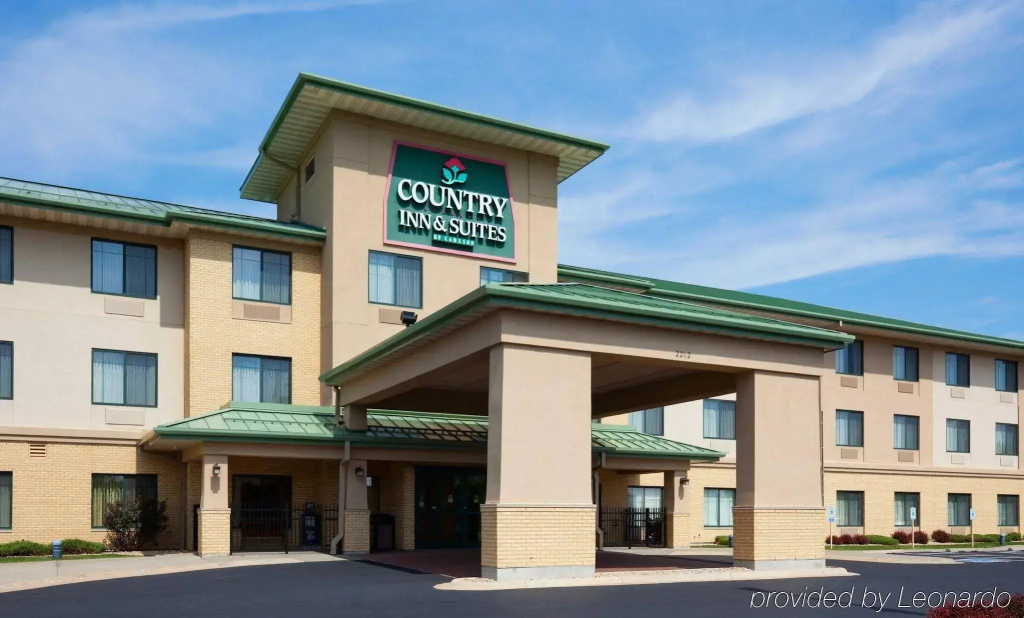 photo 1 of Country Inn & Suites by Radisson, Middleton - Madison West