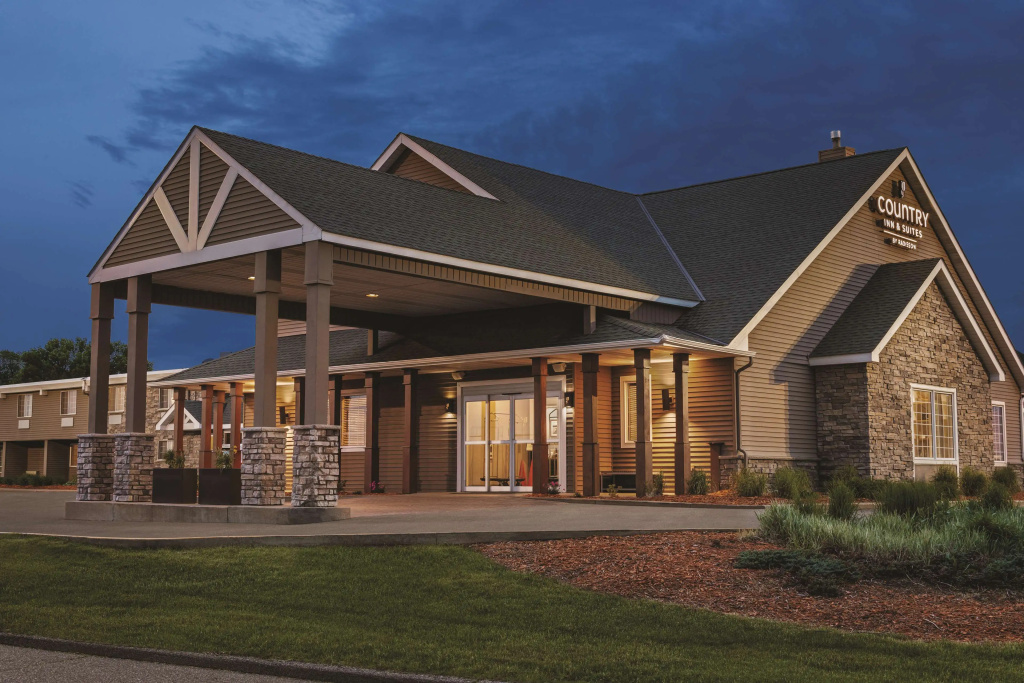 photo 1 of Country Inn & Suites by Radisson, Woodbury, MN