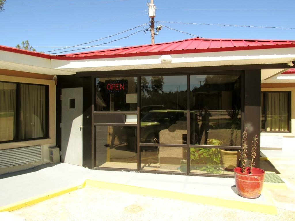photo 1 of Country Inn Motel