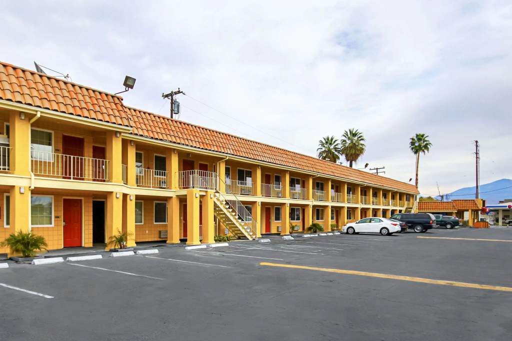 photo 1 of Econo Lodge San Bernardino I-215