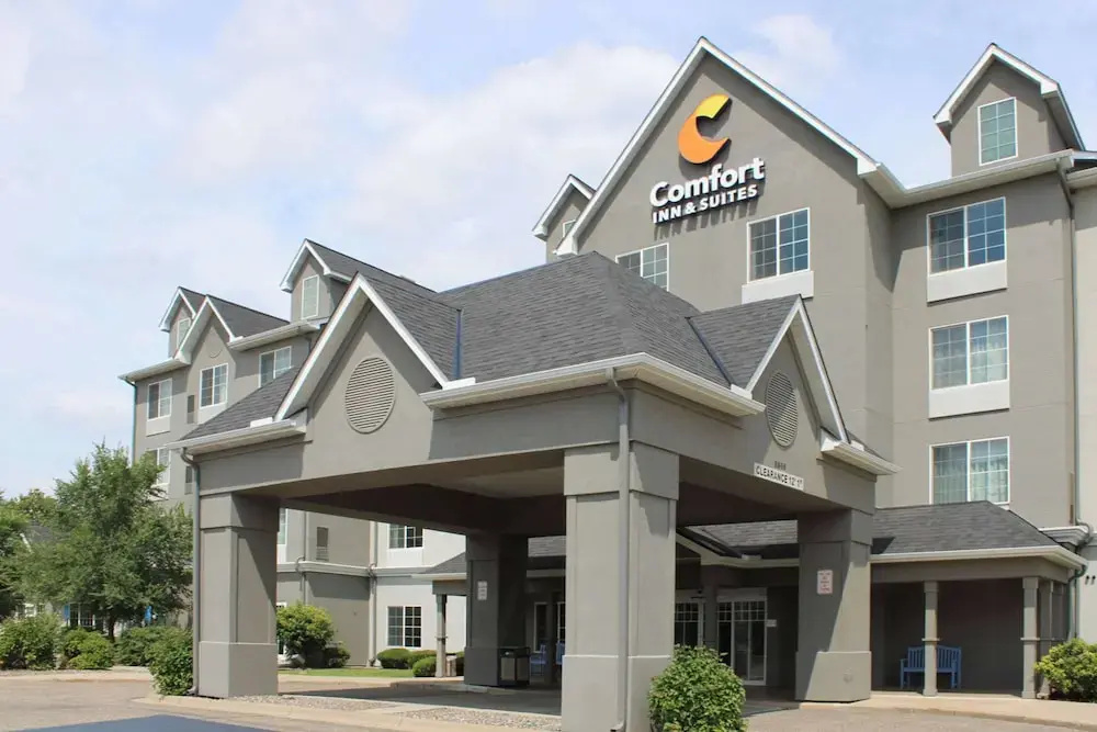 photo 1 of Country Inn & Suites By Carlson St Paul Ne