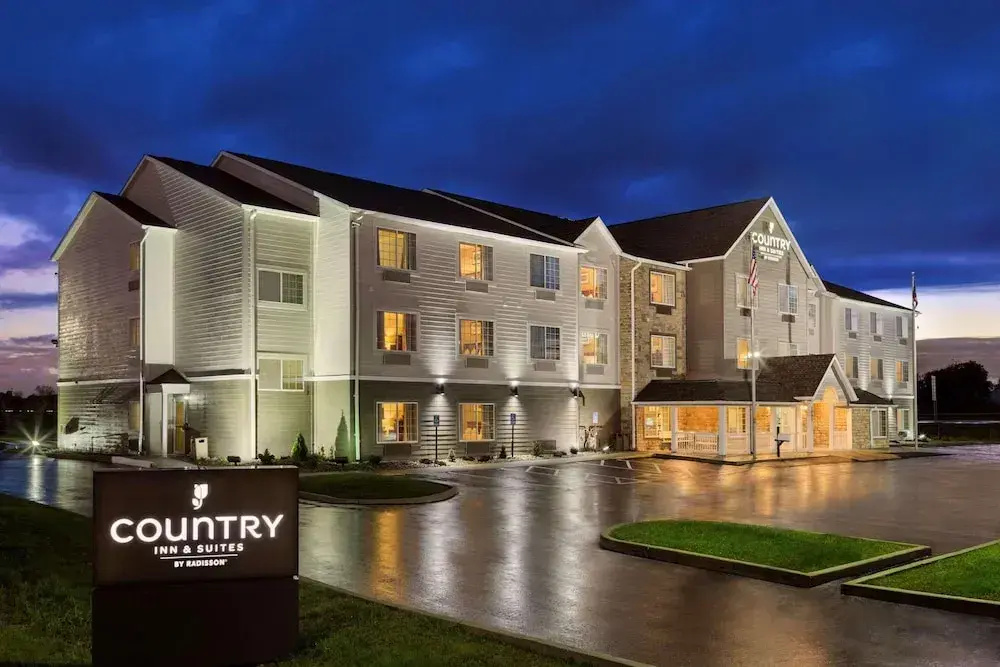 photo 1 of Country Inn & Suites By Carlson Marion