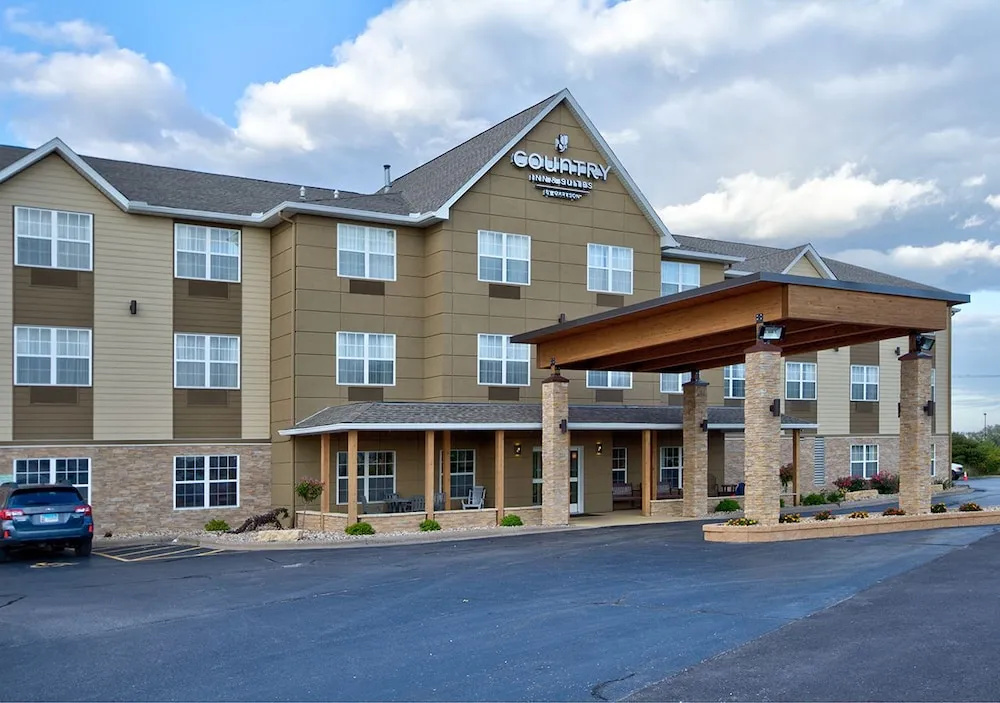 photo 1 of Country Inn & Suites By Carlson, Moline Airport, IL