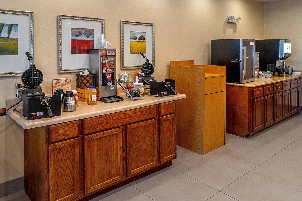 photo 1 of Country Inn & Suites By Carlson, Princeton, WV