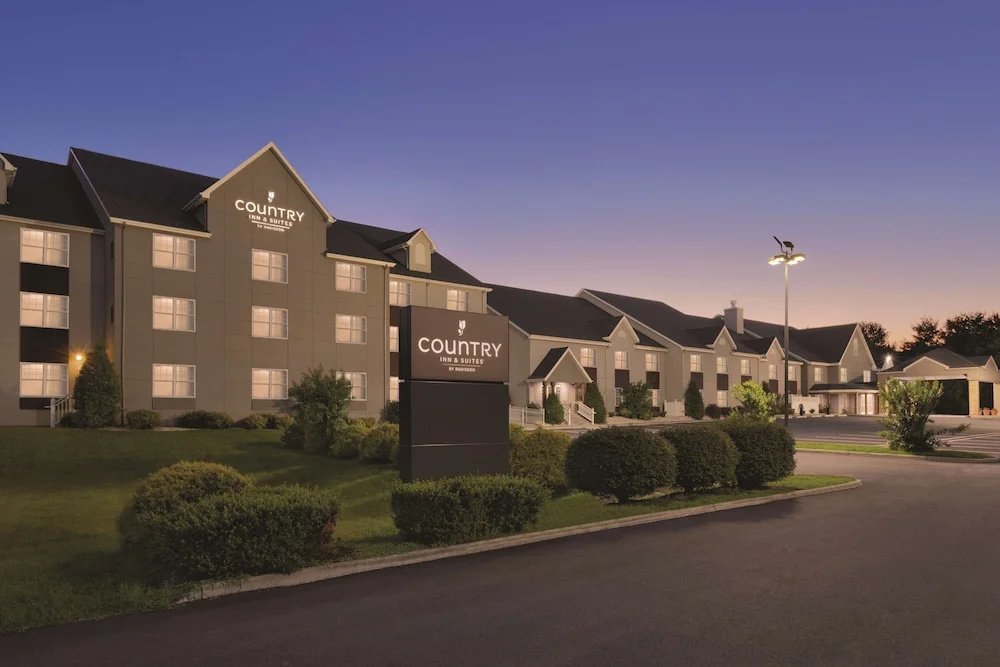 photo 1 of Country Inn & Suites by Radisson, Roanoke, VA