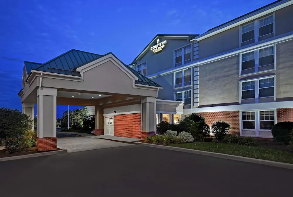 photo 1 of Spark by Hilton Rochester University Area