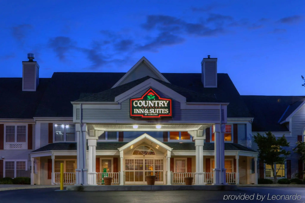 photo 1 of Country Inn & Suites by Radisson, Roanoke, VA