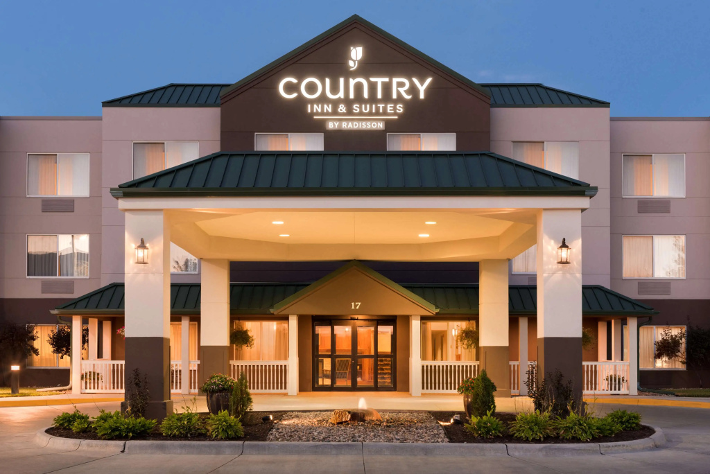 photo 1 of Country Inn & Suites by Radisson, Council Bluffs, IA
