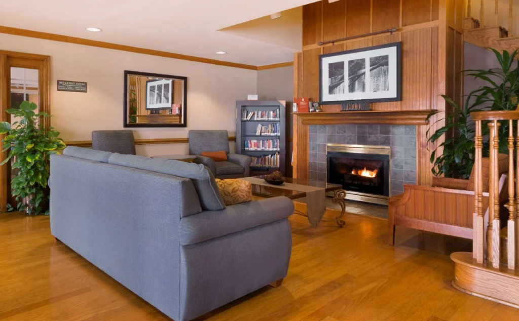 photo 1 of Country Inn & Suites by Radisson, Burlington (Elon), NC