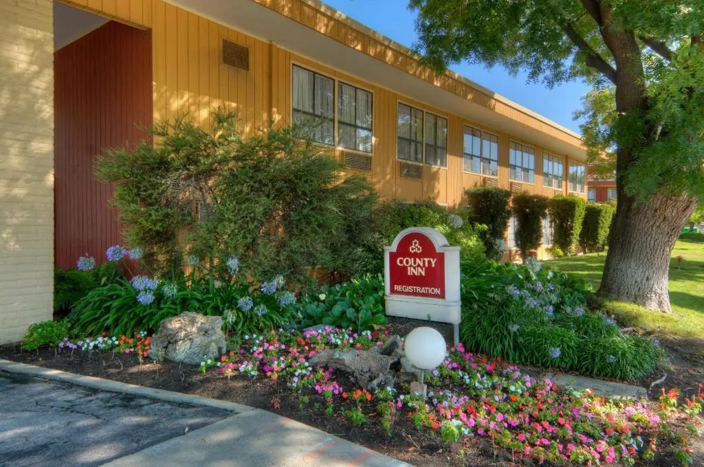 photo 1 of Days Inn & Suites by Wyndham Mountain View