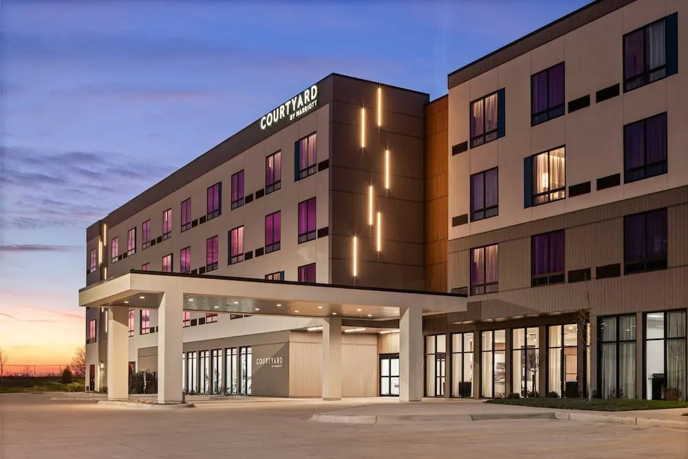 photo 1 of Courtyard by Marriott Bettendorf