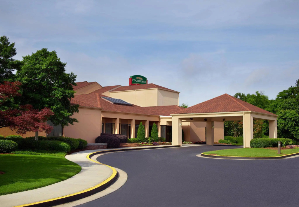photo 1 of Courtyard by Marriott Atlanta Airport South/Sullivan Road